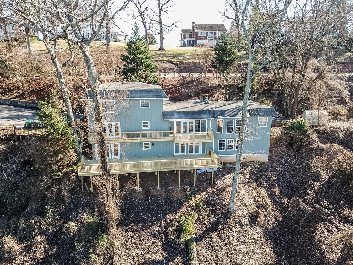 201 S Crest Rd, Chattanooga, TN 37404 House Rental in Chattanooga, TN