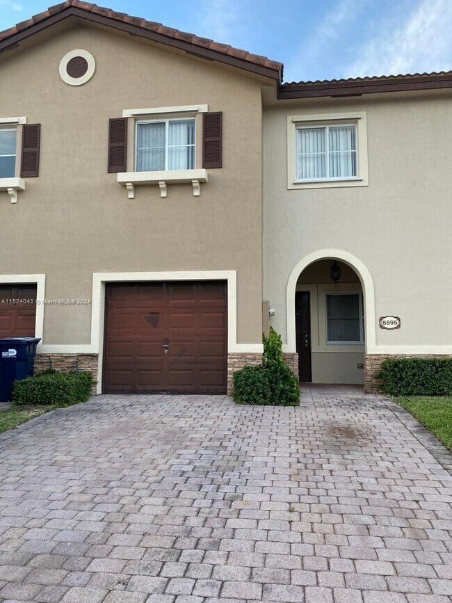 Foto del edificio - 8895 SW 223rd Terrace