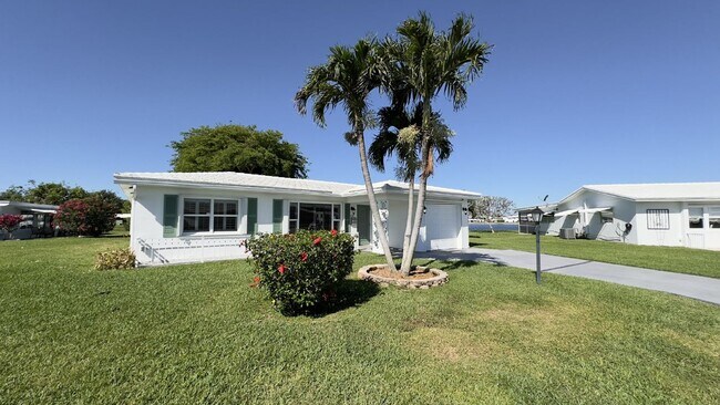 Building Photo - Lakefront 2BR Home in 55+ Leisureville Community