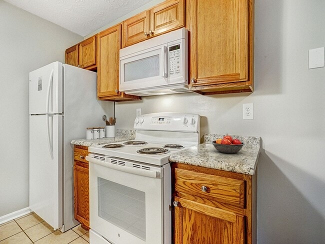 Building Photo - Pennington Court Apartments -  Washer/Drye...