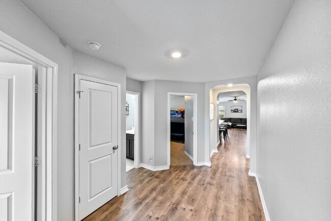 Building Photo - Charming Modern Home with Premium Amenitie...