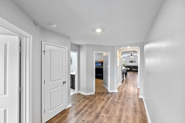 Building Photo - Charming Modern Home with Premium Amenities and Spacious Outdoor Retreat