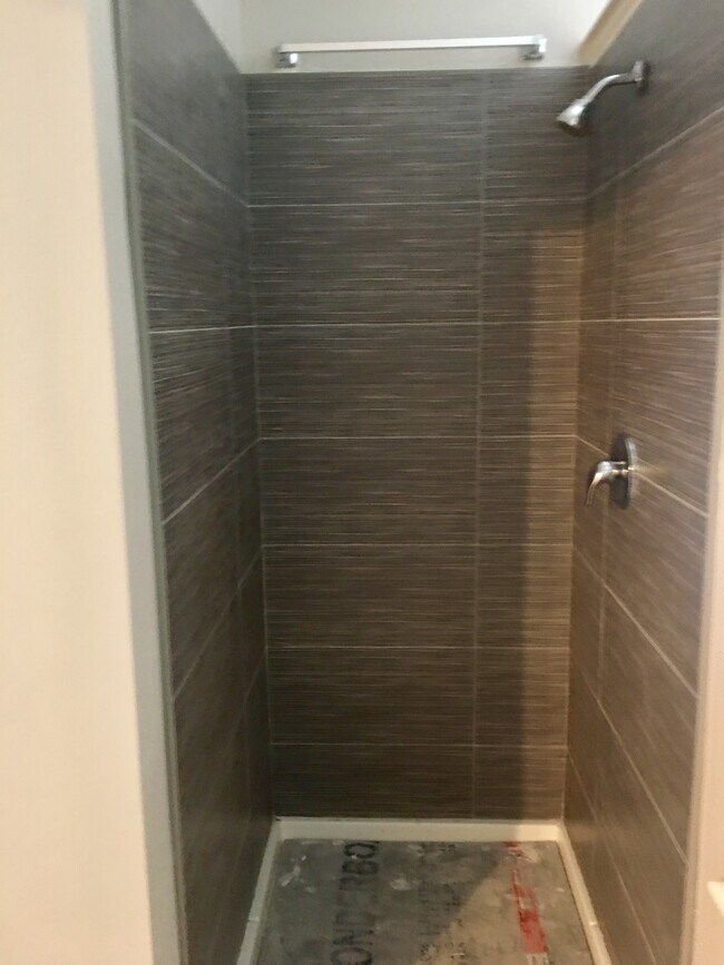 Master shower - 4003 Santa Susana
