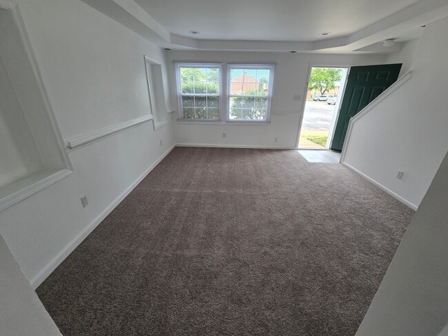 Building Photo - 2626 Wayside Dr