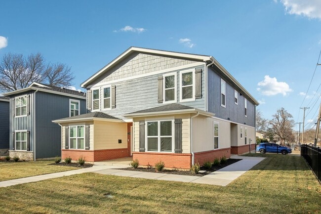 Building Photo - Main Street Townhomes