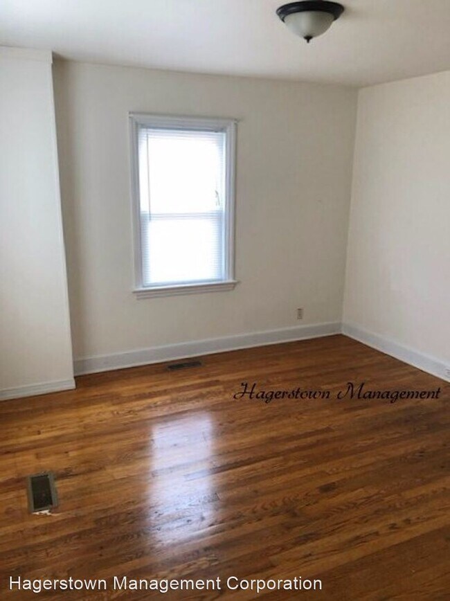 Foto del edificio - 3 br, 1 bath House - 1004 Pennsylvania Avenue