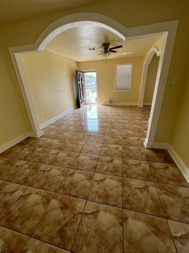 Dining Room - 3509 Leonidas St