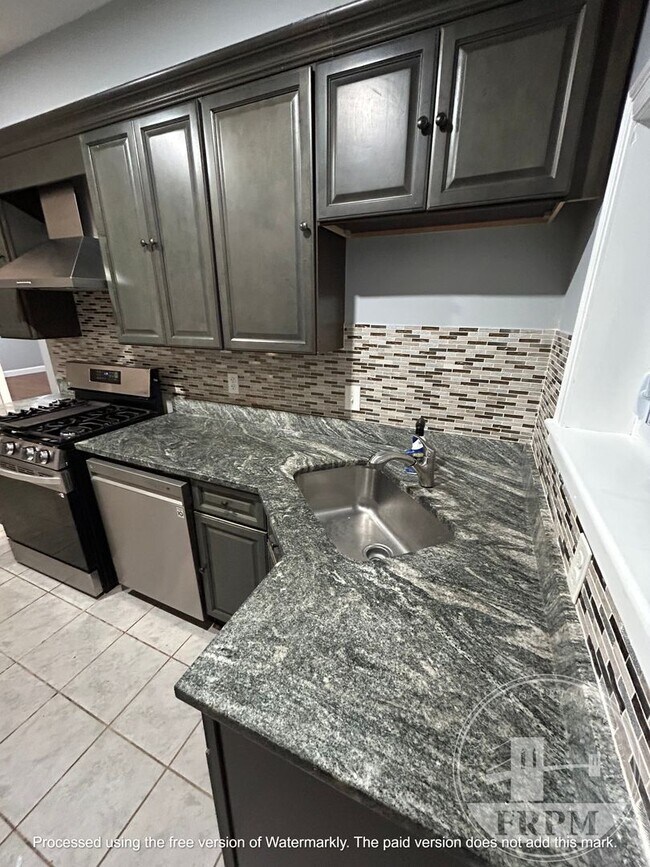 Photo - 176 Snell St Apartment