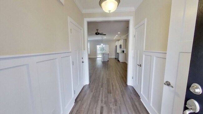 Building Photo - 1028 Summer Woods Dr