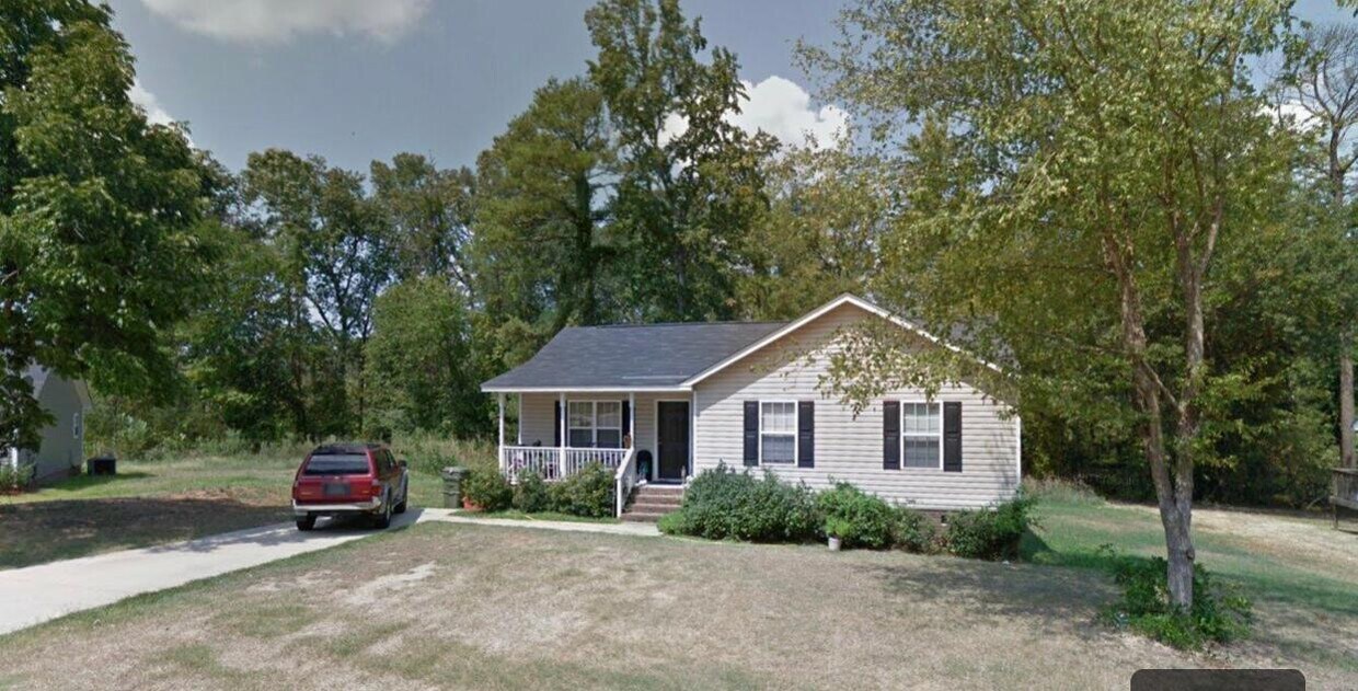 3 Bedroom 2 Bath House - 212 Devonport Dr