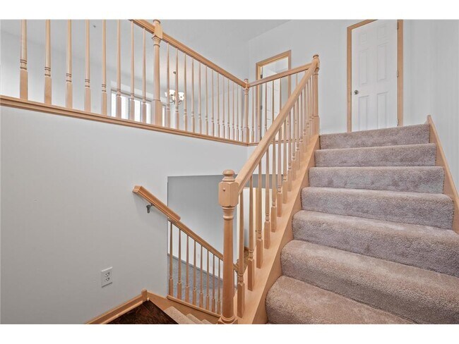Building Photo - 9995 Wildflower Dr