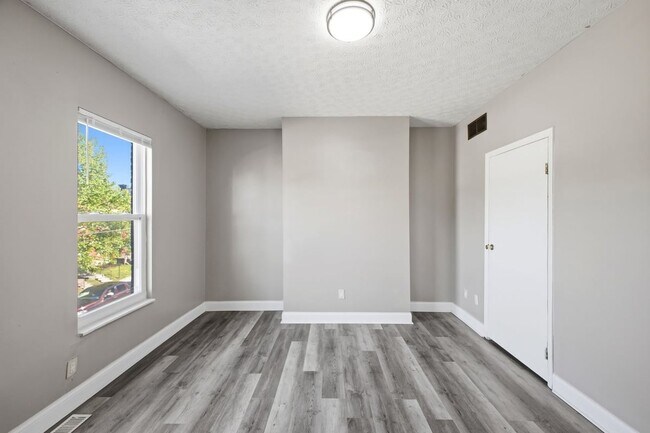 Foto del edificio - 393 St Clair Ave