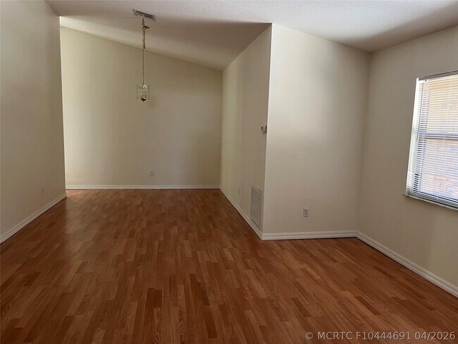 Building Photo - 800 French Creek Ln