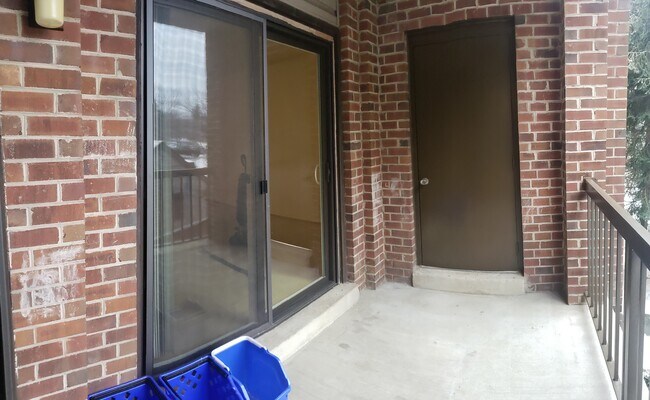Foto del edificio - 8101 Needwood Rd