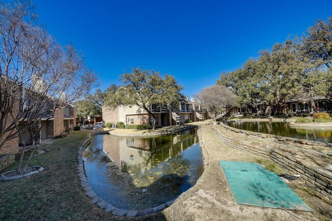 Building Photo - 2Bedroom Lakeshore view Condo-Carrollton