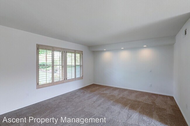Foto del edificio - 5 br, 3 bath House - 5719 Red River Dr.