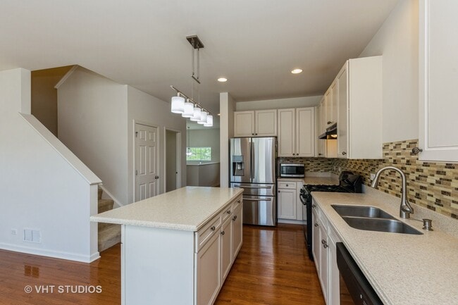 Building Photo - 4050 Pompton Ave