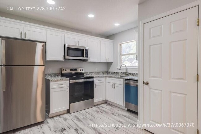 Foto del edificio - 233 Milray Ln