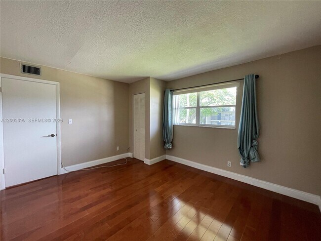 Building Photo - 7900 Colony Cir S