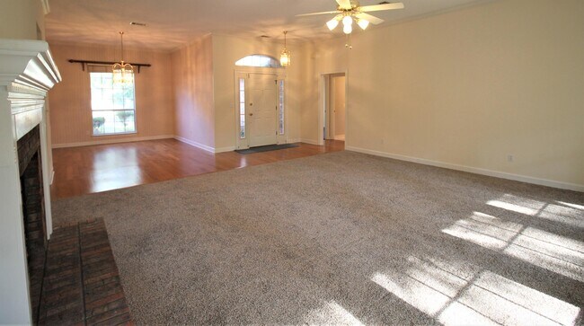 Building Photo - 1650 Parkside Cir