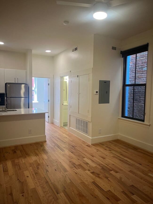 Building Photo - 120 E 14th St