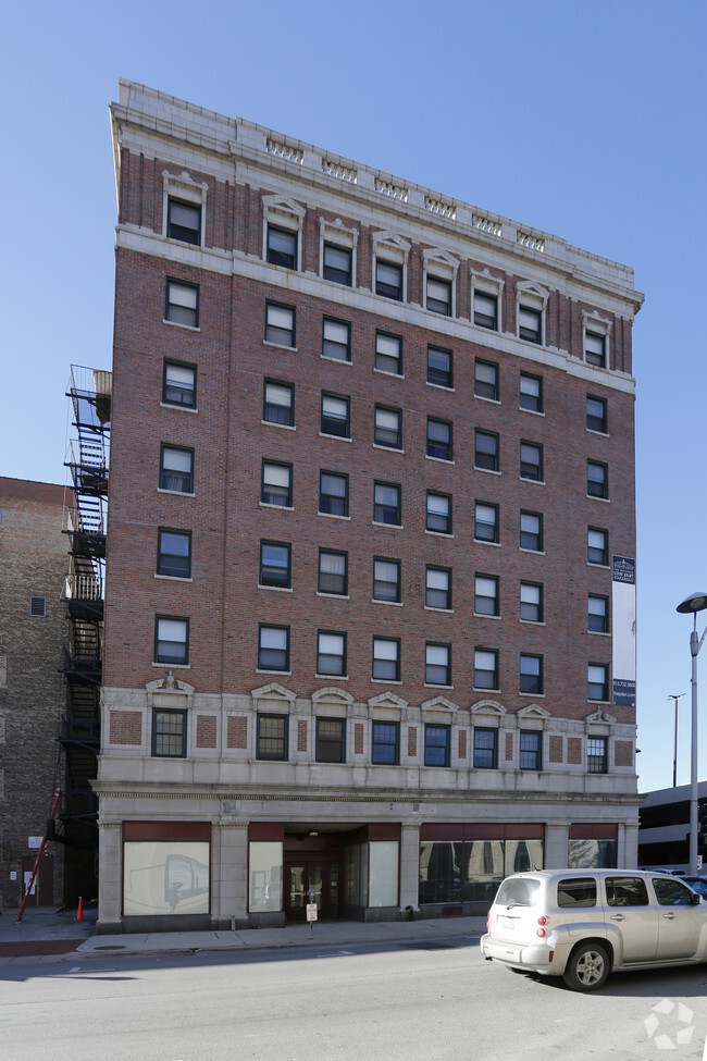 Foto del edificio - Historic Louis Joliet Apartments