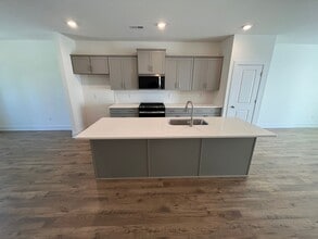 Building Photo - 15325 Sunray Aly