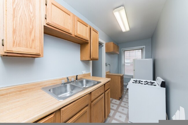 Building Photo - 3257 W Wrightwood Ave