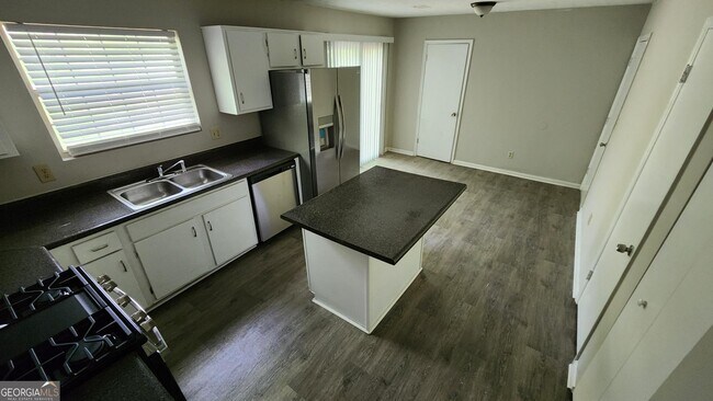 Building Photo - 5106 S Woodbridge Trail
