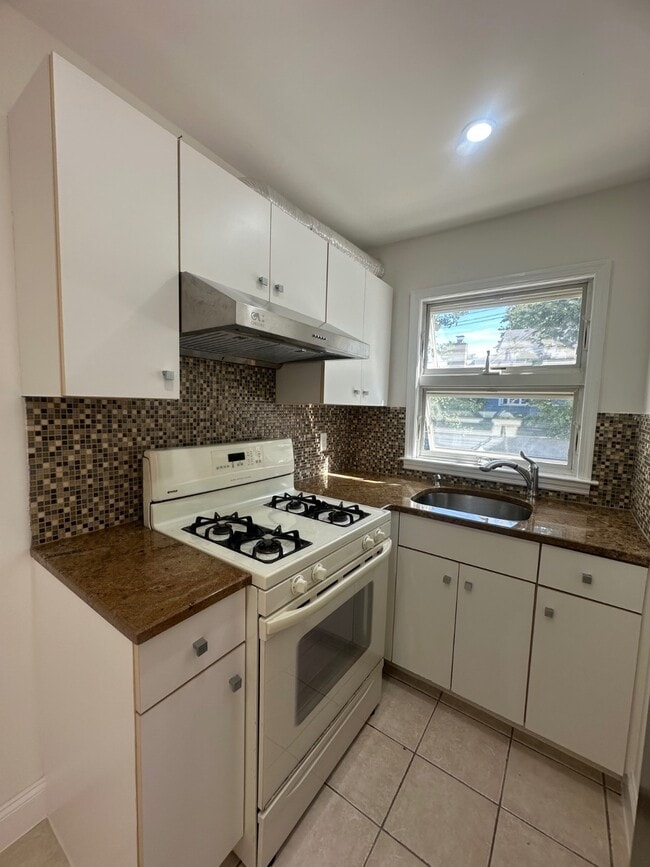 Foto del edificio - 66 Whitman Ave