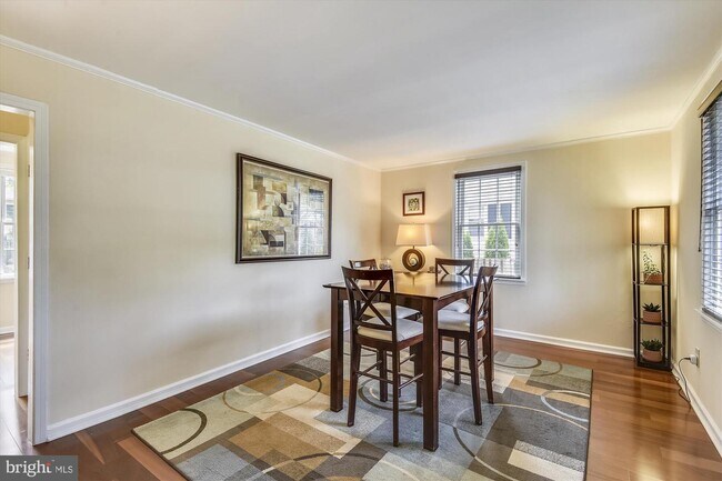 Foto del edificio - 4029 Woodland Dr