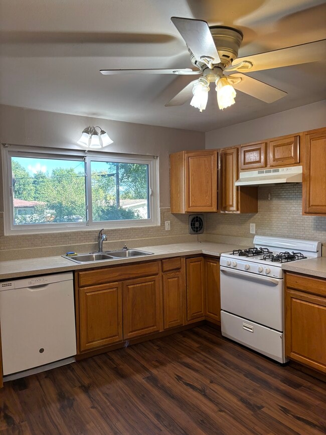 Kitchen - 1215 Ensenada Dr