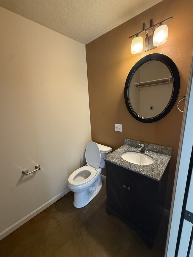 Foto del edificio - 5220 Loft Dr