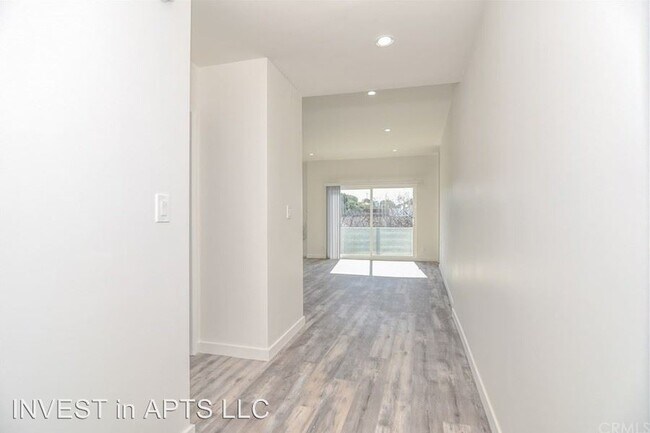 Foto del edificio - 11825 National Blvd