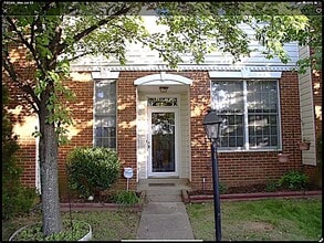 Building Photo - 208 W Park Dr