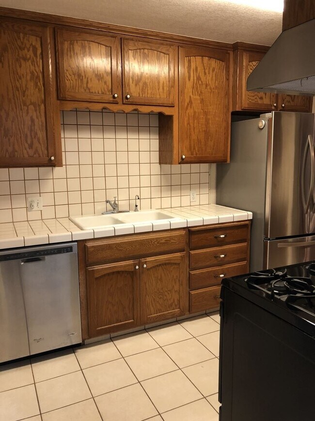 Building Photo - 3 br, 1 bath House - 752 E Garland