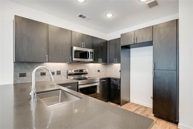 Foto del edificio - 4801 Springdale Rd