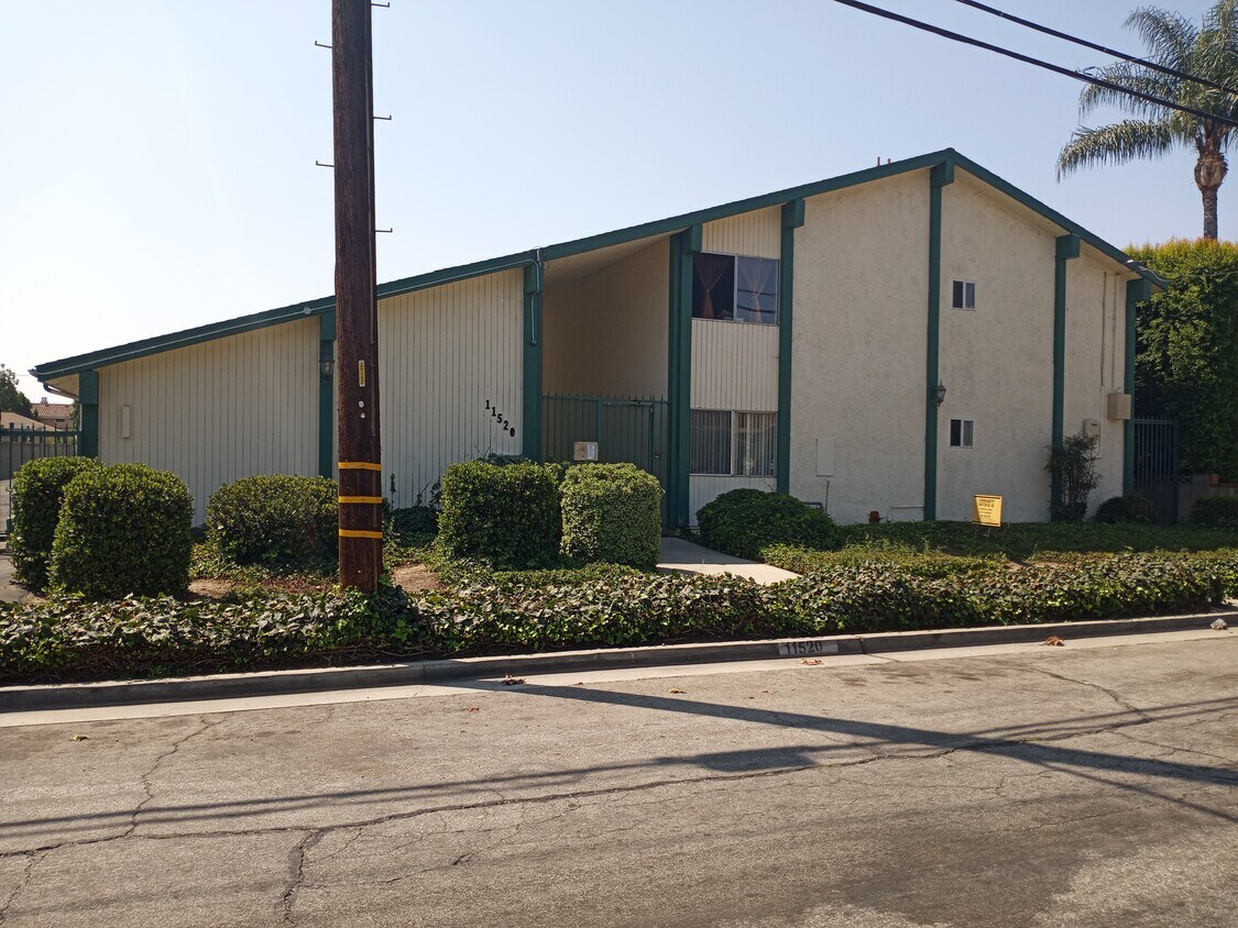 Primary Photo - 11520 186th St