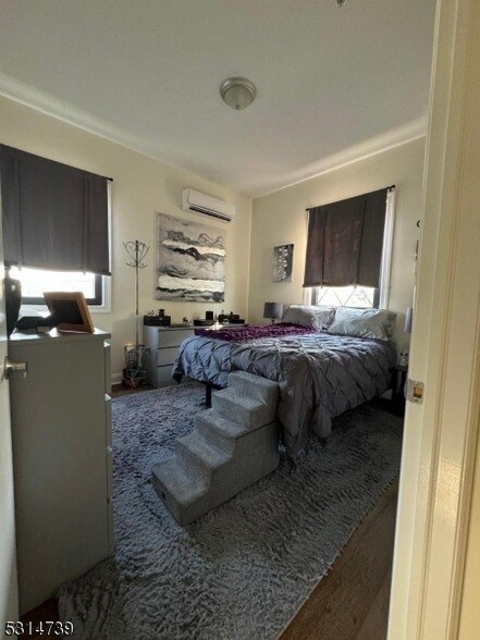 Building Photo - 183 Garibaldi Ave