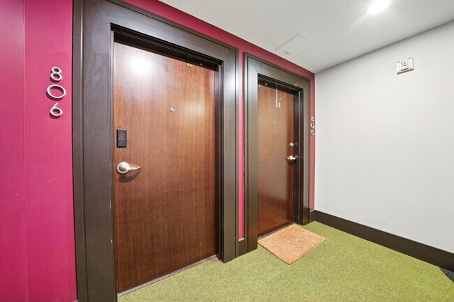 Foto del edificio - Upgraded Downtown Condo