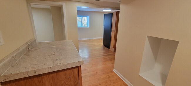 Building Photo - 1265 W Winona St