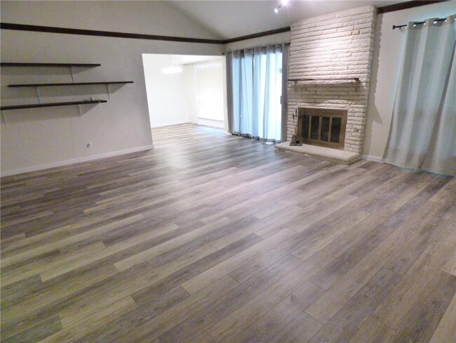 Building Photo - 1441 S Meadows Dr