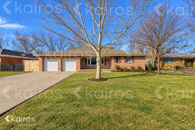 Building Photo - 2813 James Louis Dr