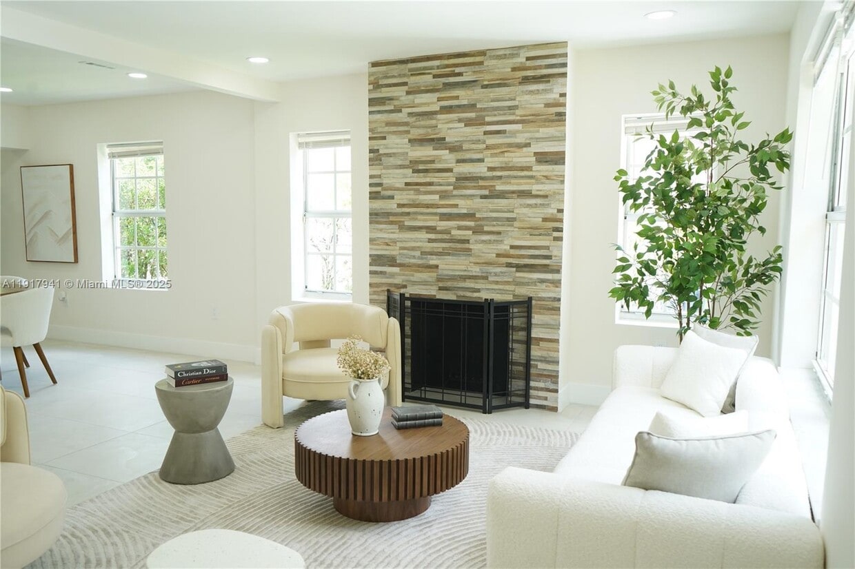 Foto principal - 6236 SW 11th St