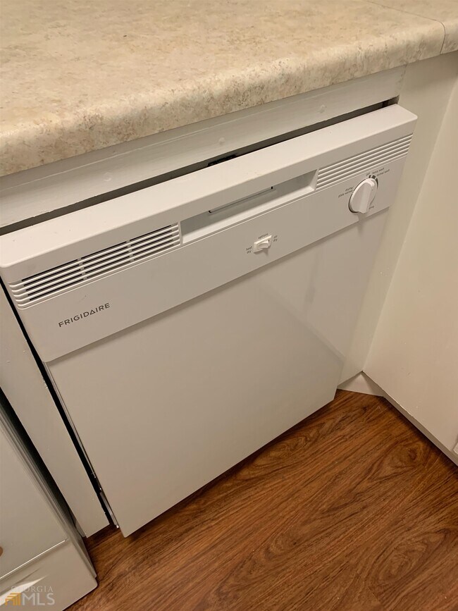 Foto del edificio - 174 Hart Ave