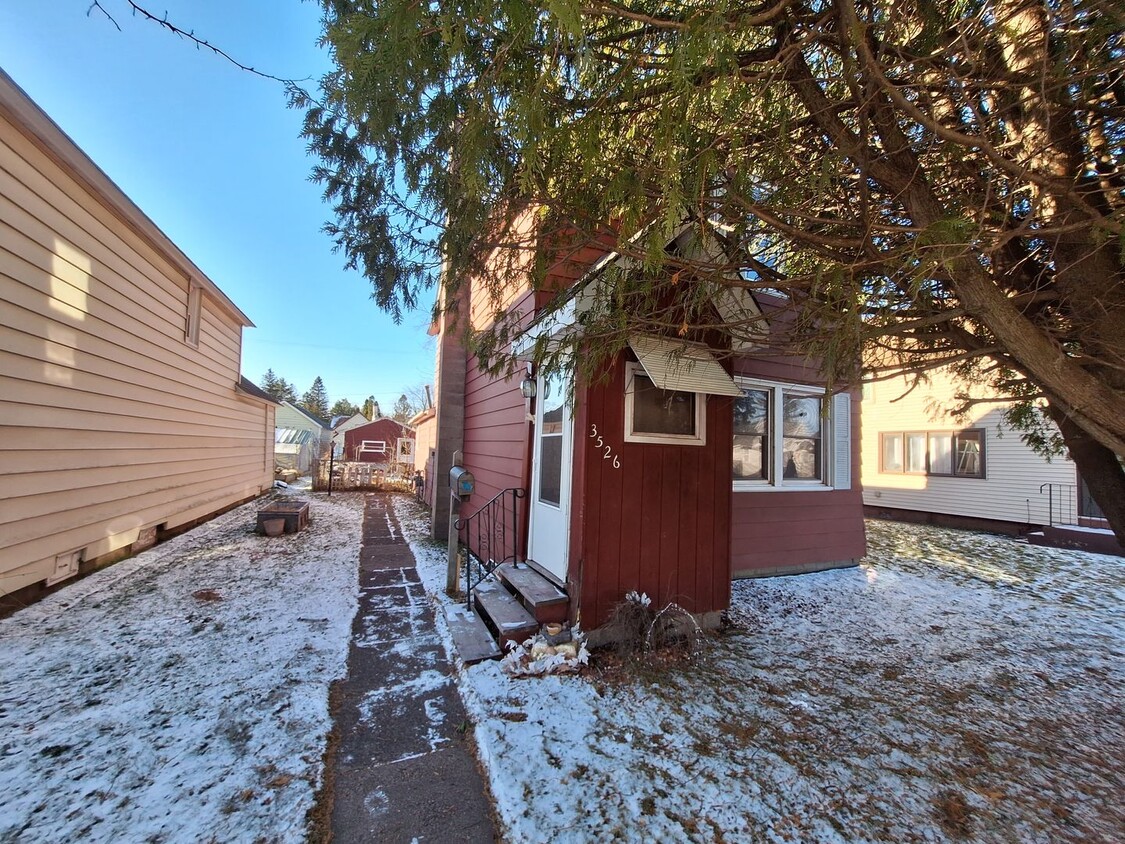 Primary Photo - AVAILABLE FEBRUARY! 3 Bedroom in East End ...