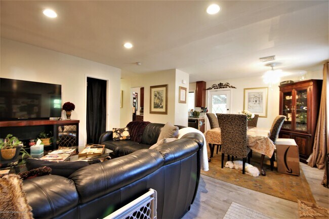 Foto del edificio - 111 Monmouth Ave