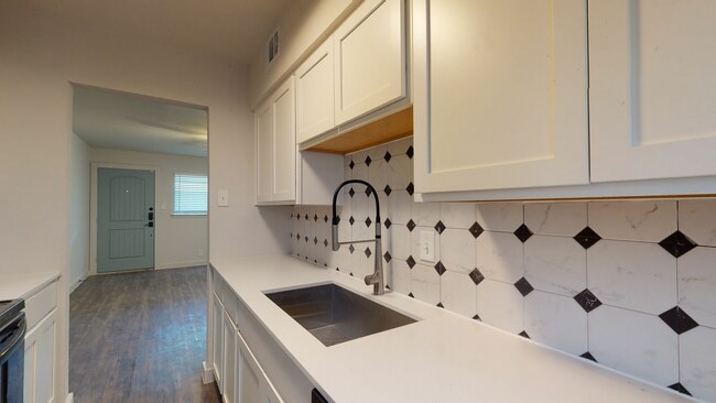 El-Shasta-B1-R-Shasta_B1-R_205_7 (1).jpg - Pergola at Bishop Ridge