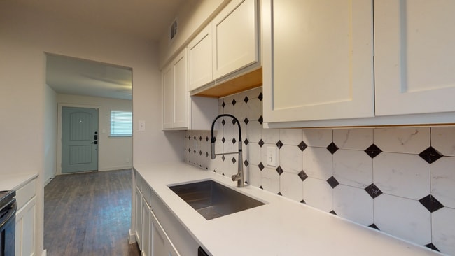 The-Shasta-B1-R-Shasta_B1-R_205_7 (1).jpg - Pergola at Bishop Ridge