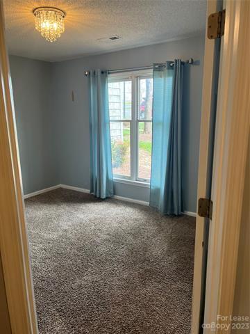 Foto del edificio - 9025 J M Keynes Dr